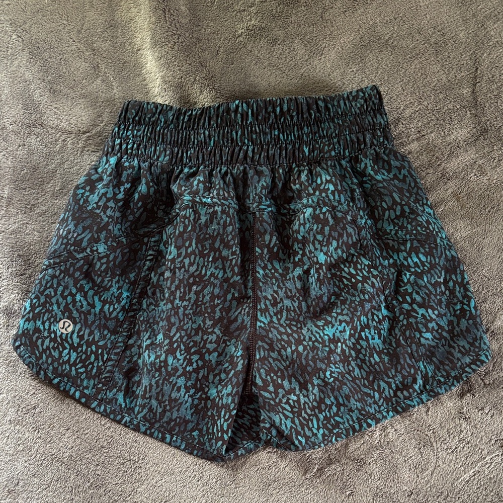 lululemon athletica tracker shorts 4